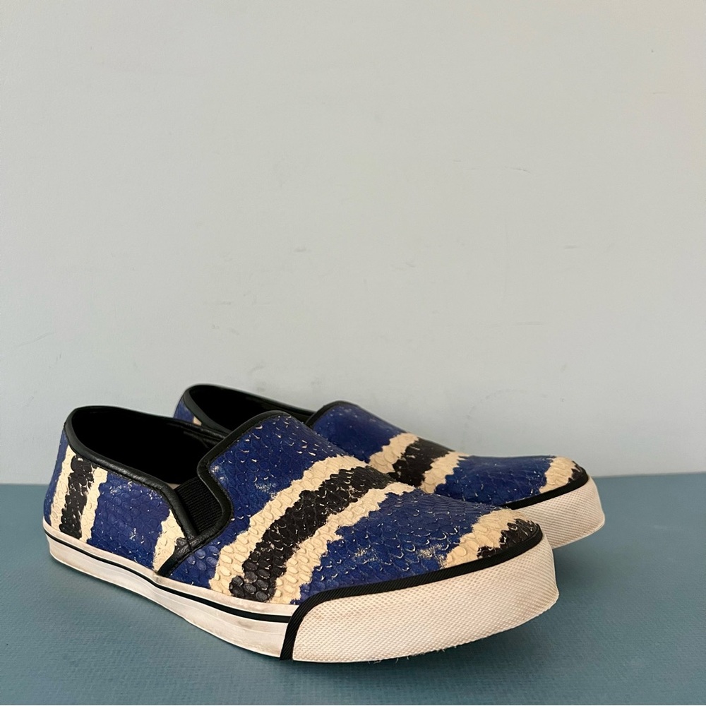 Alice + Olivia‎ Faux Snakeskin Blue Black Slip On Sneakers